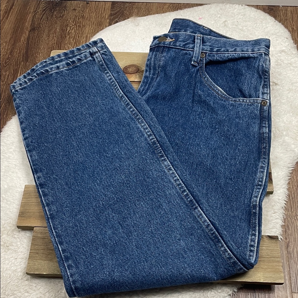 Wrangler NWT Regular‎ Fit Medium Wash Straight Leg Jeans